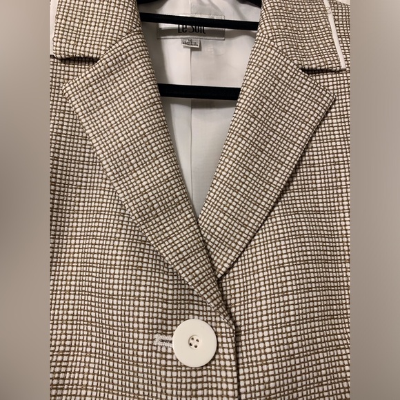 Le Suit Beautiful top. NWT. Size 16 - Picture 7 of 10